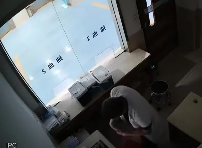 DƬ